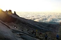 Церковь в наши дни или зачем люди в церковь ходят